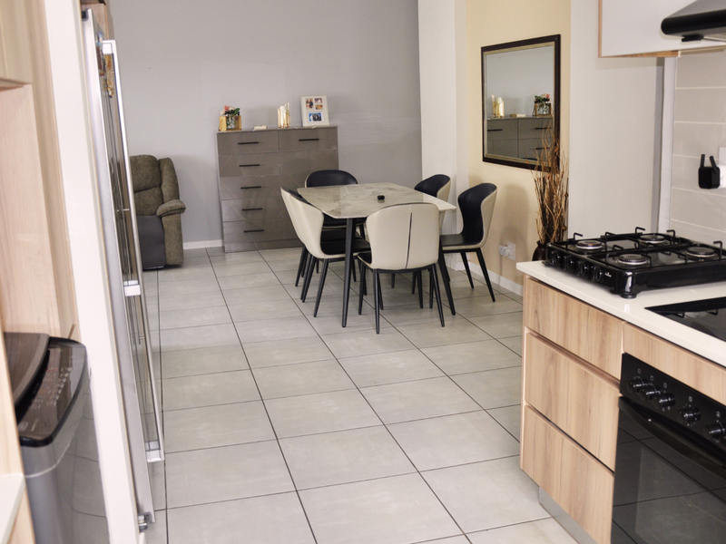 Prime Located Ground Floor 3-Bedroom Apartment in a Sought-After Lifestyle Complex - Photo 8