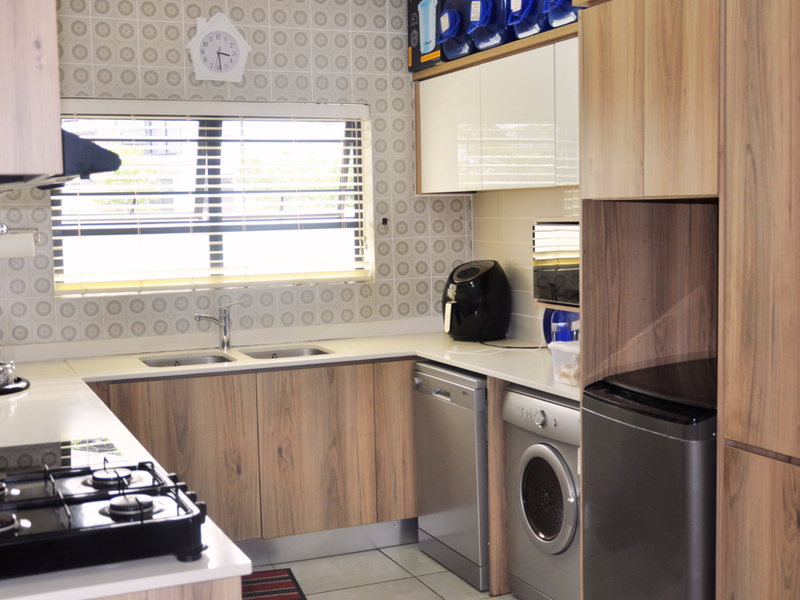 Prime Located Ground Floor 3-Bedroom Apartment in a Sought-After Lifestyle Complex - Photo 7