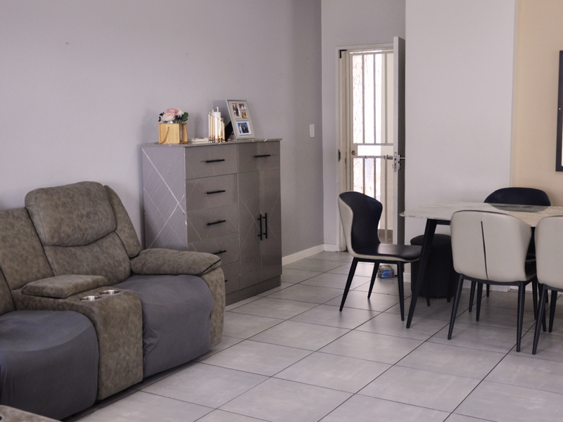 Prime Located Ground Floor 3-Bedroom Apartment in a Sought-After Lifestyle Complex - Photo 3