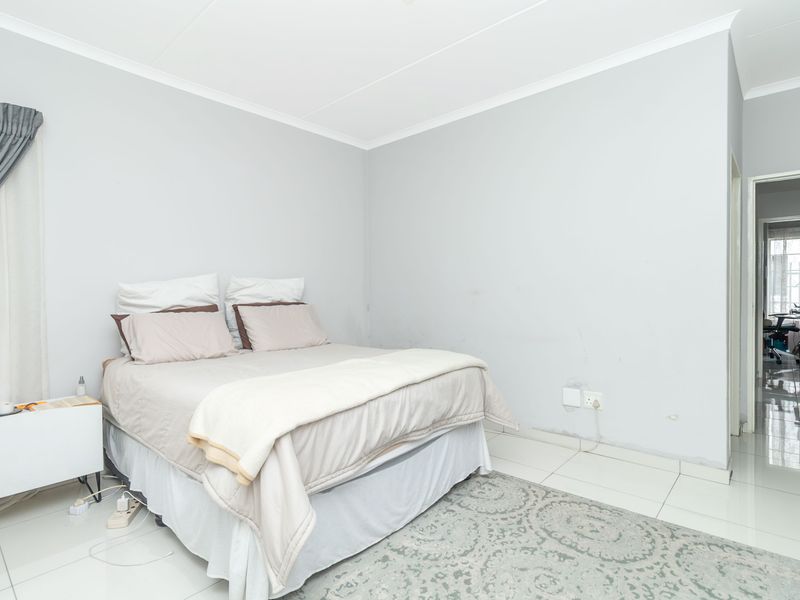 Double the Beds, Double the Baths, Infinite Space - Photo 10