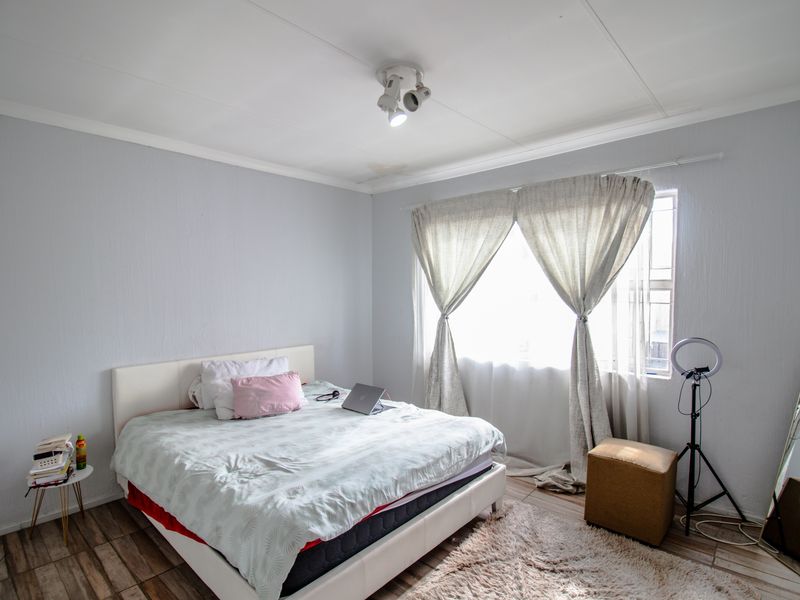 Discover Your Dream Home! - Photo 5