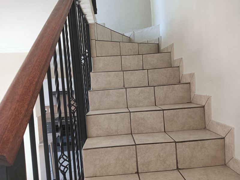 Modern 3 bedroom townhouse in Raslouw Ridge! - Photo 8
