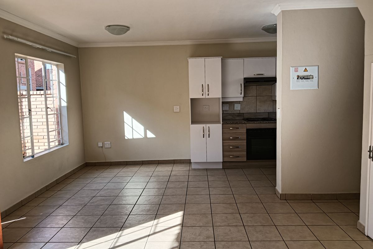 Modern 2-Bedroom Duplex For Sale in Raslouw Ridge! - Photo 5