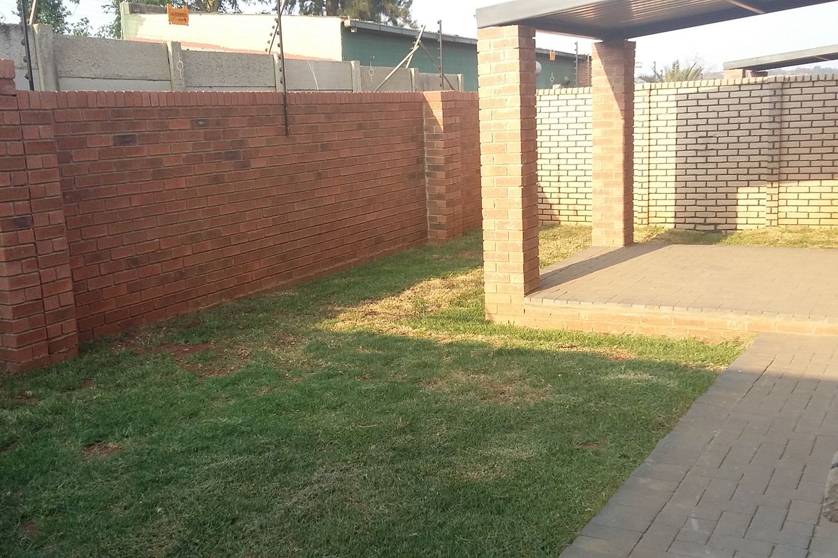 Modern 2-Bedroom Duplex For Sale in Raslouw Ridge! - Photo 2