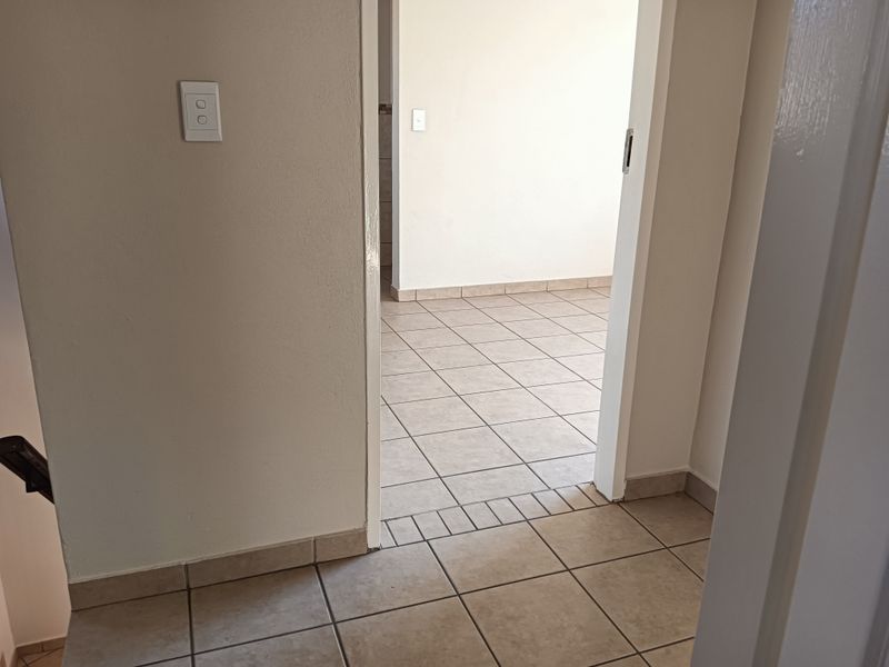 Modern 2-Bedroom Duplex For Sale in Raslouw Ridge! - Photo 10