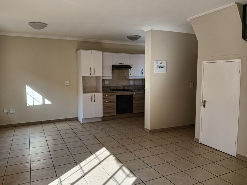Modern 2-Bedroom Duplex For Sale in Raslouw Ridge! - Photo 4