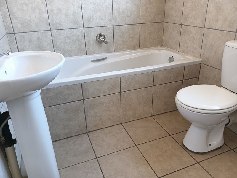 Modern 2-Bedroom Duplex For Sale in Raslouw Ridge! - Photo 8