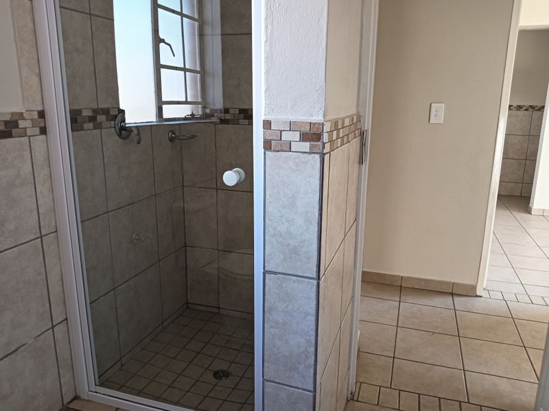 Modern 2-Bedroom Duplex For Sale in Raslouw Ridge! - Photo 9
