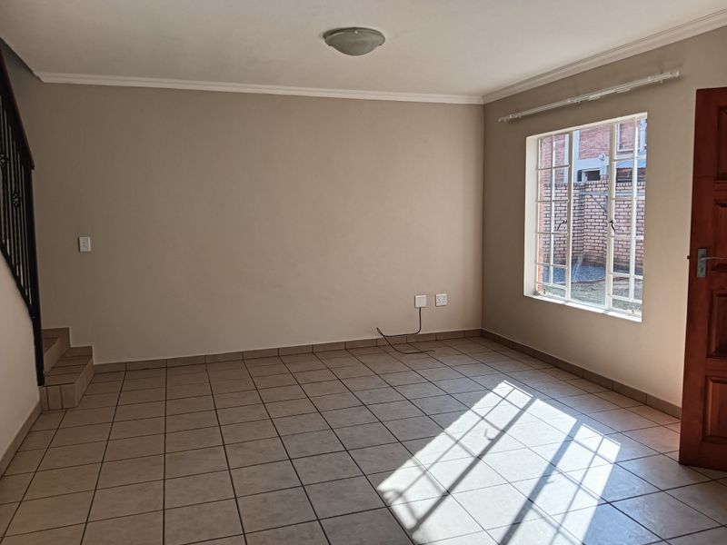 Modern 2-Bedroom Duplex For Sale in Raslouw Ridge! - Photo 7