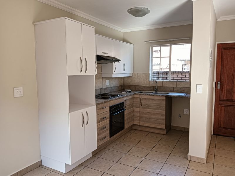Modern 2-Bedroom Duplex For Sale in Raslouw Ridge! - Photo 6