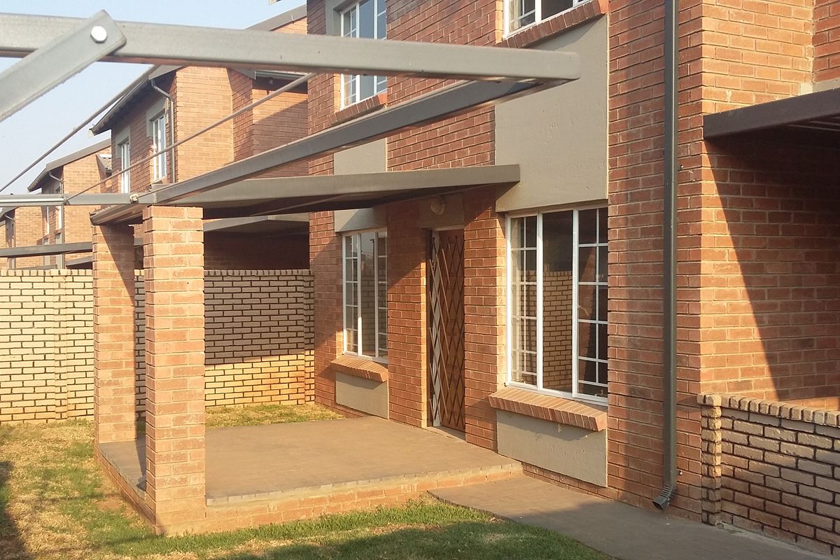 Modern 2-Bedroom Duplex For Sale in Raslouw Ridge! - Photo 3