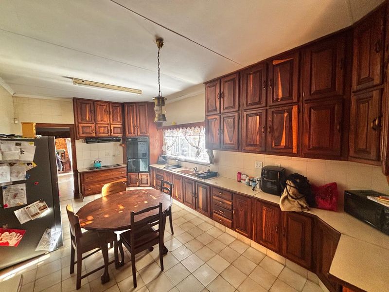 Spacious 4-Bedroom Family Home with Flat, Pool & Ample Living Areas – Kriel - Photo 10