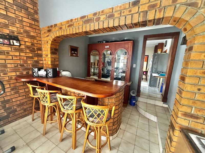 Spacious 4-Bedroom Family Home with Flat, Pool & Ample Living Areas – Kriel - Photo 8