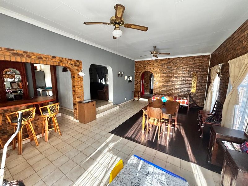 Spacious 4-Bedroom Family Home with Flat, Pool & Ample Living Areas – Kriel - Photo 7