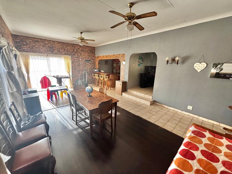 Spacious 4-Bedroom Family Home with Flat, Pool & Ample Living Areas – Kriel - Photo 6