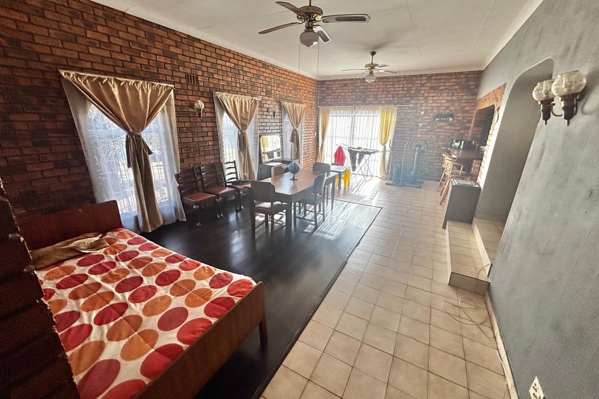 Spacious 4-Bedroom Family Home with Flat, Pool & Ample Living Areas – Kriel - Photo 5