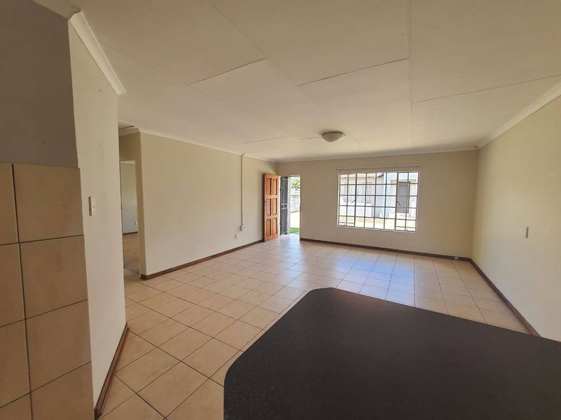 Apartment Rental Monthly In Secunda - Photo 4