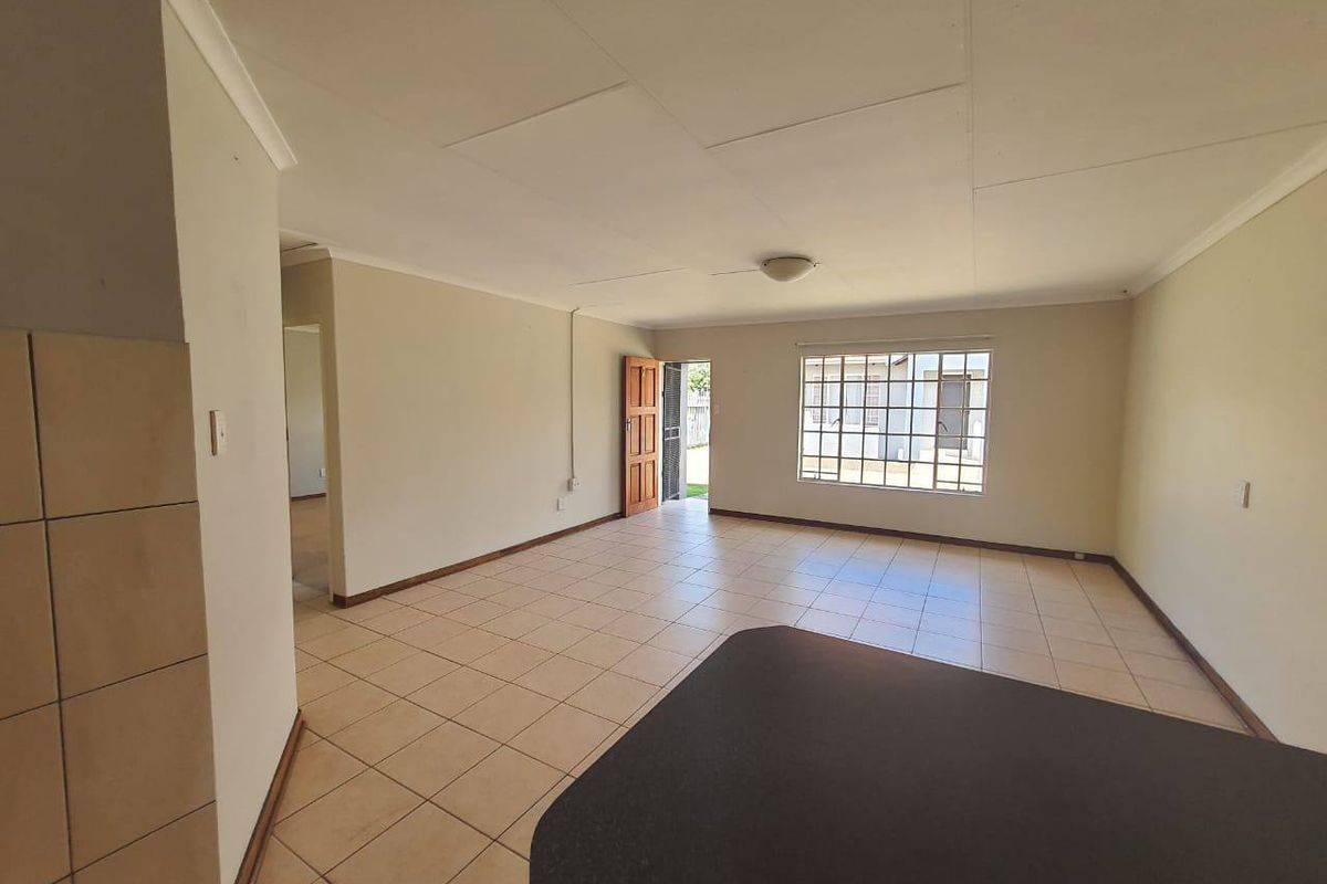 Apartment Rental Monthly In Secunda - Photo 4