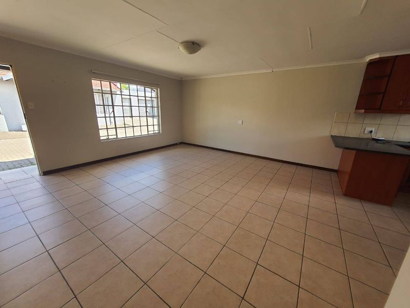 Apartment Rental Monthly In Secunda - Photo 3