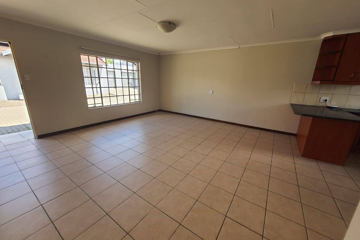 Apartment Rental Monthly In Secunda - Photo 3
