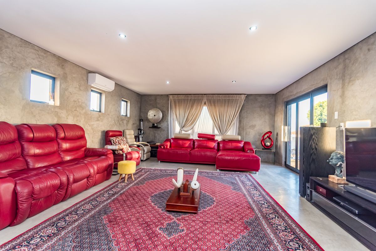 🏡 Massive 2556m2 Estate Living in Heuningklip! | Krugersdorp | Clearview Estate North 🌳 - Photo 5