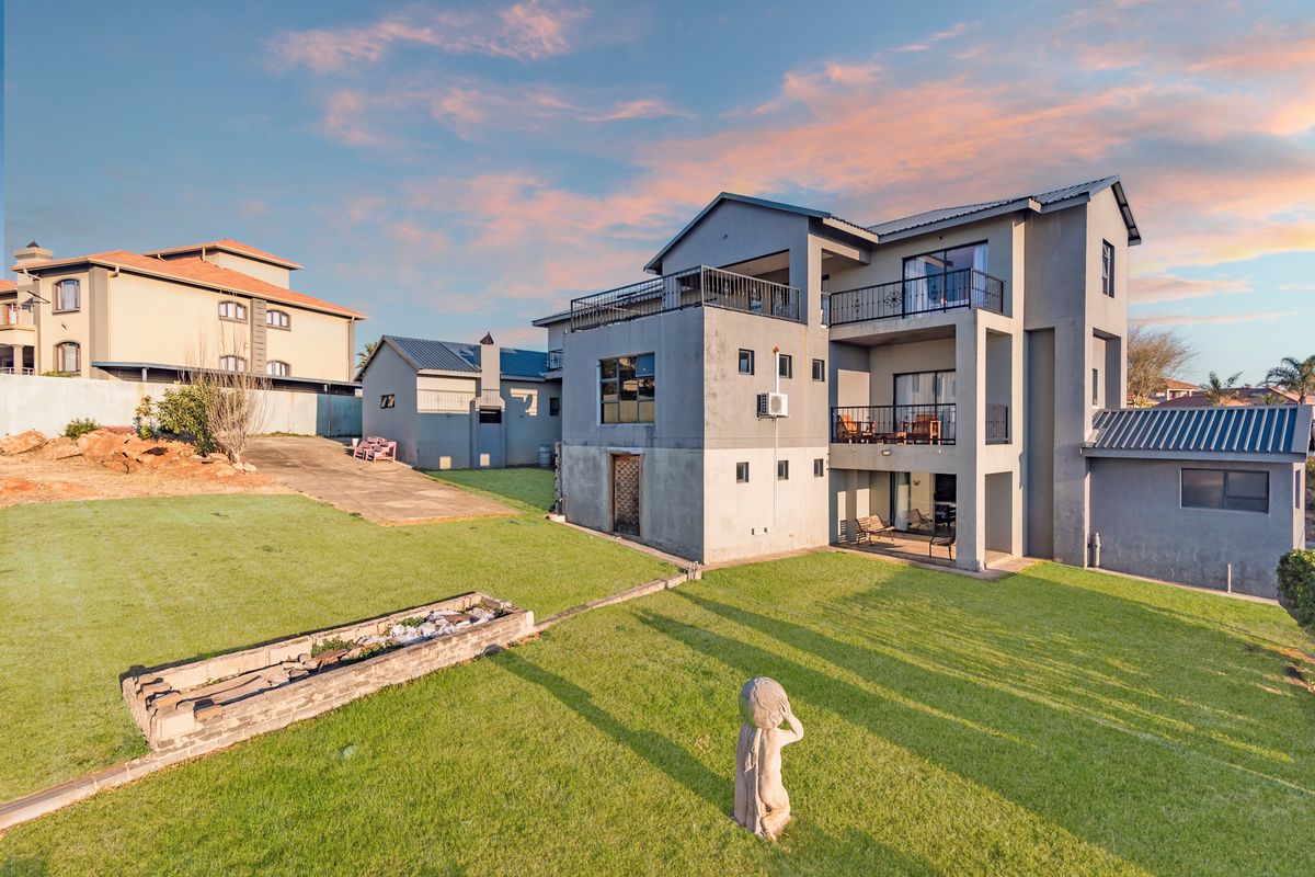 🏡 Massive 2556m2 Estate Living in Heuningklip! | Krugersdorp | Clearview Estate North 🌳 - Photo 2