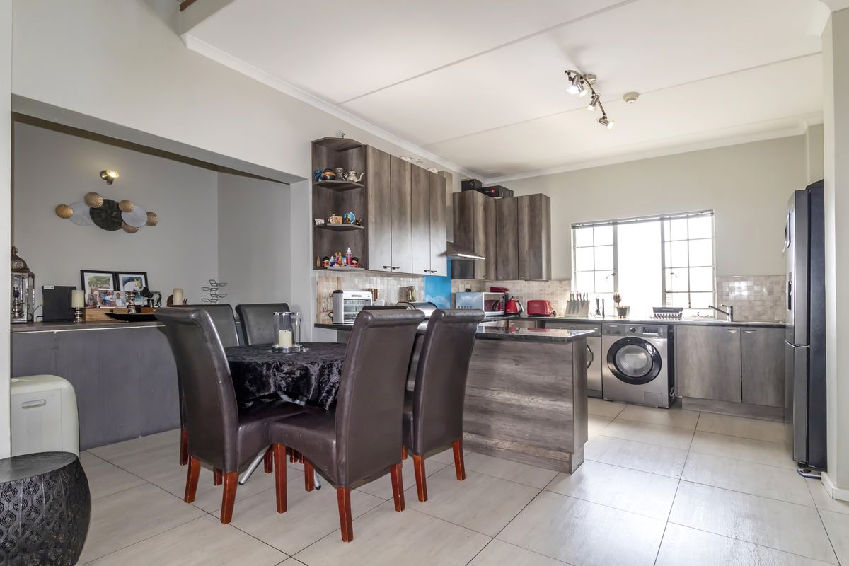 Two Beds Two Baths One Epic Loft - Photo 4