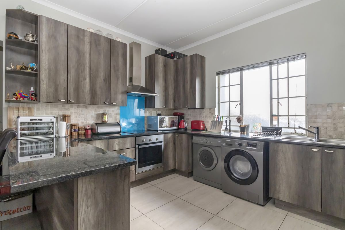 Two Beds Two Baths One Epic Loft - Photo 2