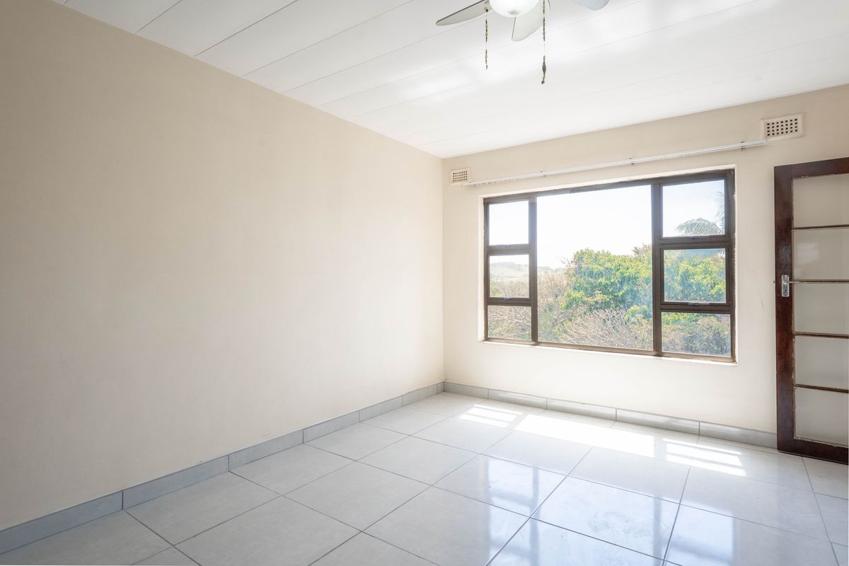 Newly Renovated Apartment in Central Scottburgh - Photo 5