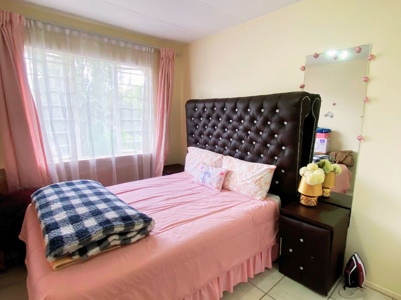 Attractive First Floor Apartment in Silkwood Complex - Photo 8