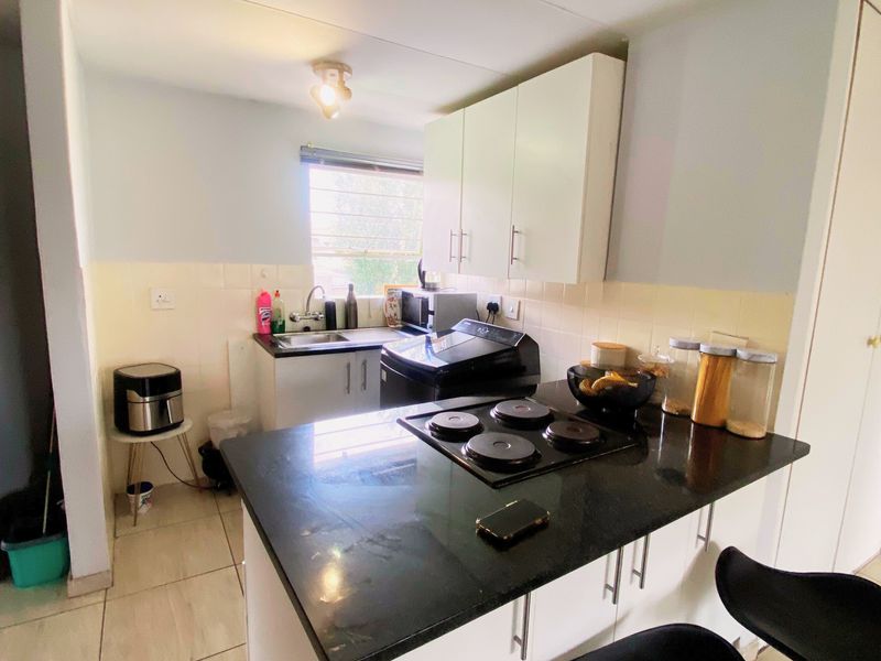 Attractive First Floor Apartment in Silkwood Complex - Photo 7