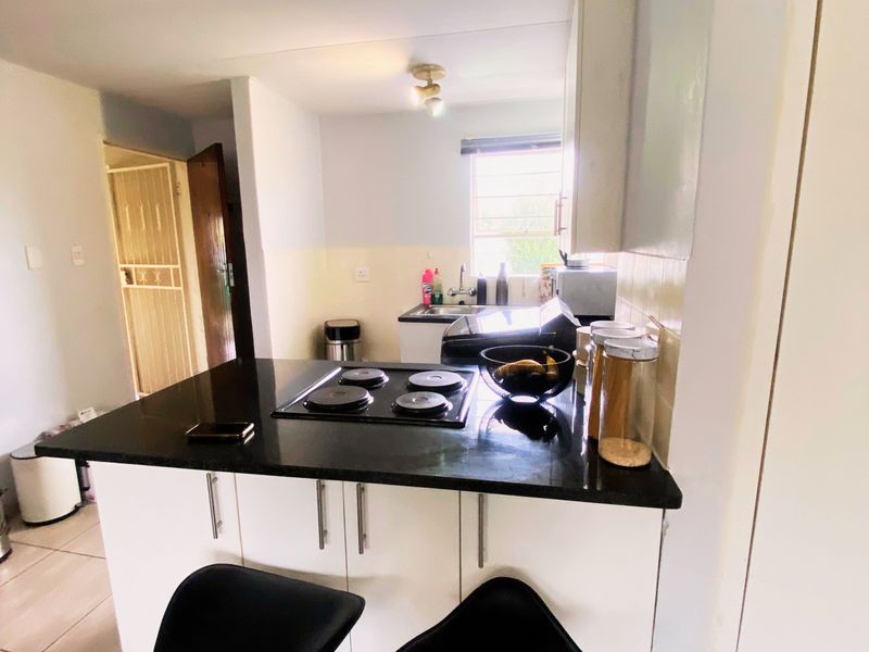 Attractive First Floor Apartment in Silkwood Complex - Photo 6