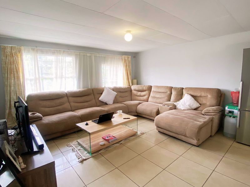 Attractive First Floor Apartment in Silkwood Complex - Photo 5