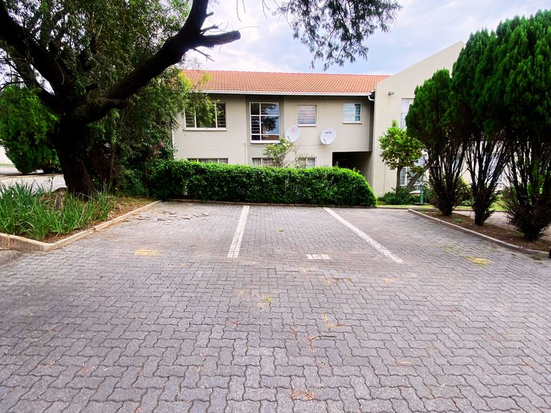 Attractive First Floor Apartment in Silkwood Complex - Photo 1