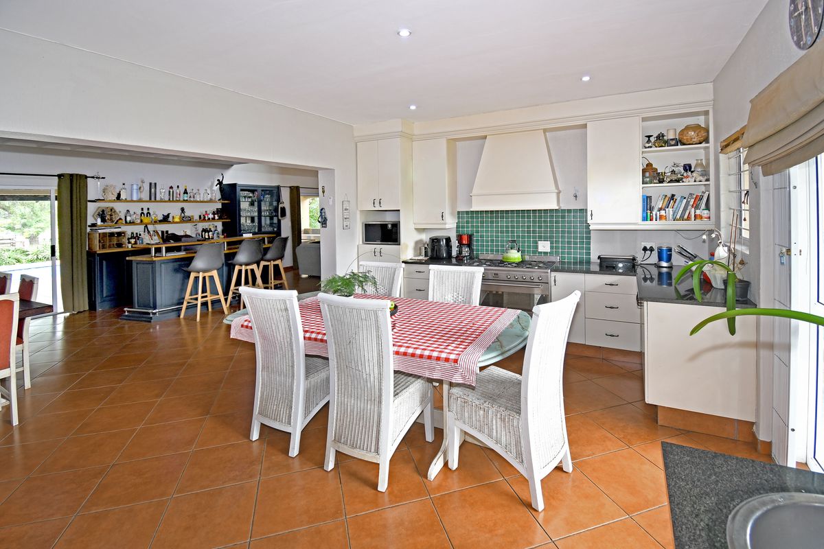 Five-bedroom house for sale in Bridle Park/Sun Valley - Photo 5