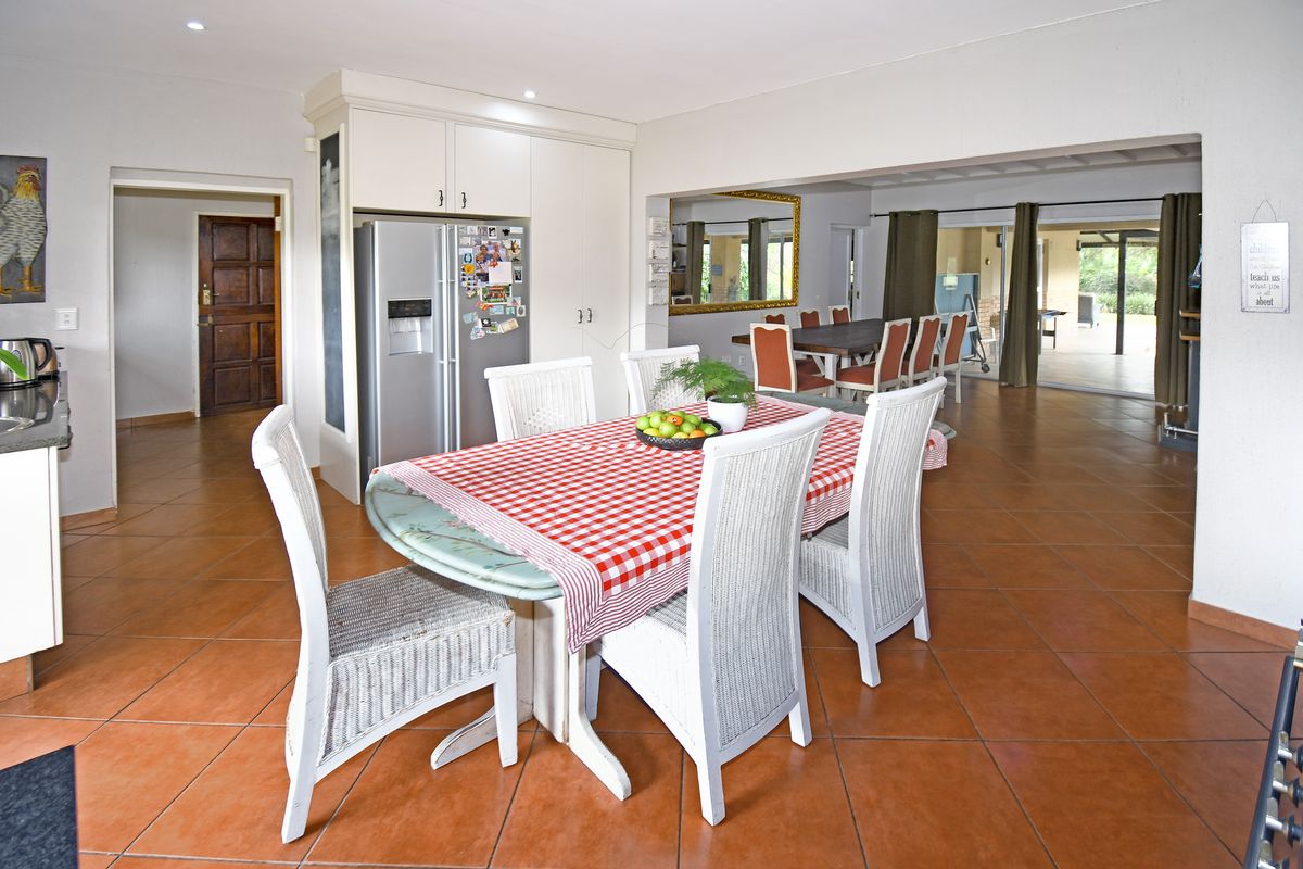 Five-bedroom house for sale in Bridle Park/Sun Valley - Photo 2