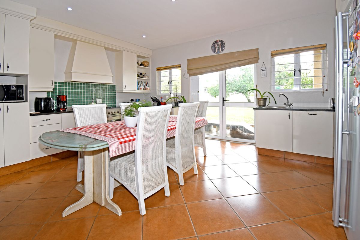 Five-bedroom house for sale in Bridle Park/Sun Valley - Photo 3