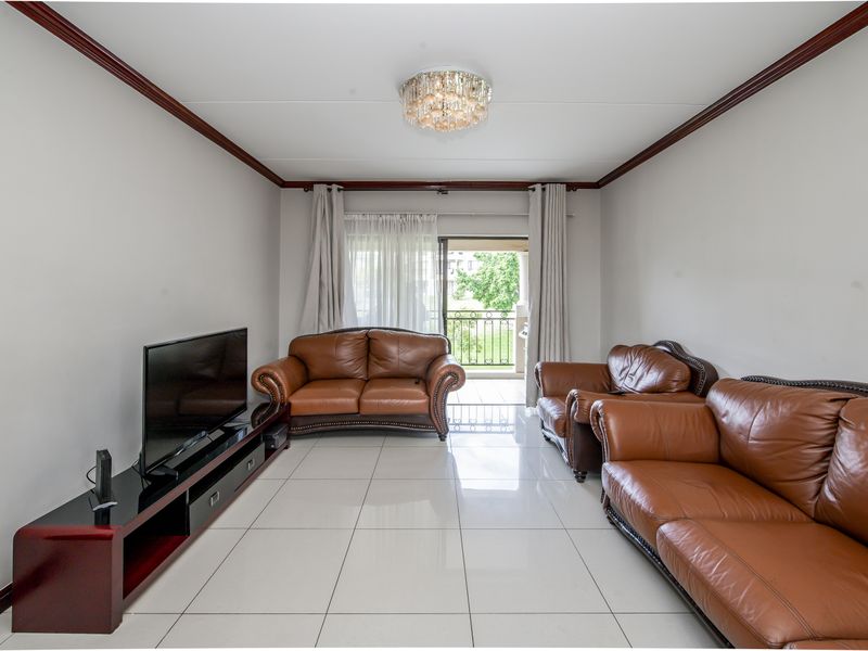 Eye Appeal plus purse appeal - Photo 4