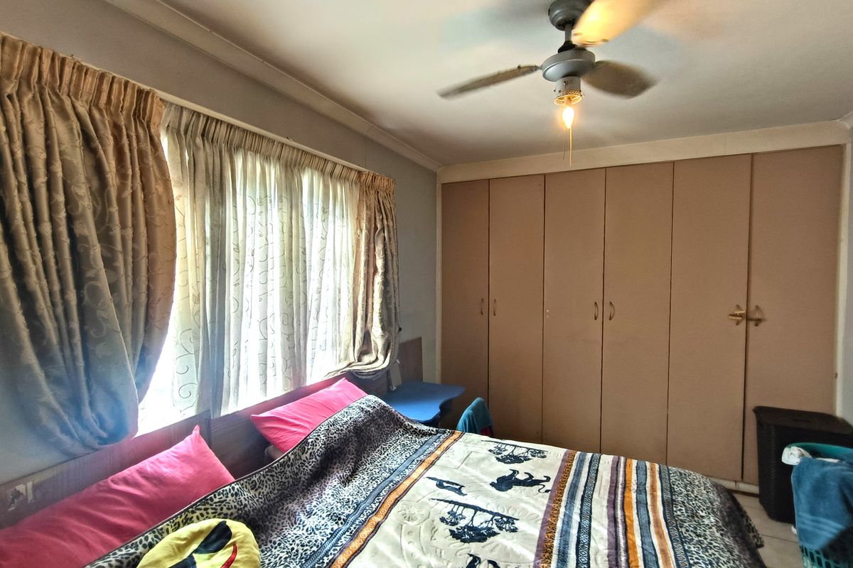 Elegant Simplicity in Prime Meerensee Location - Photo 5