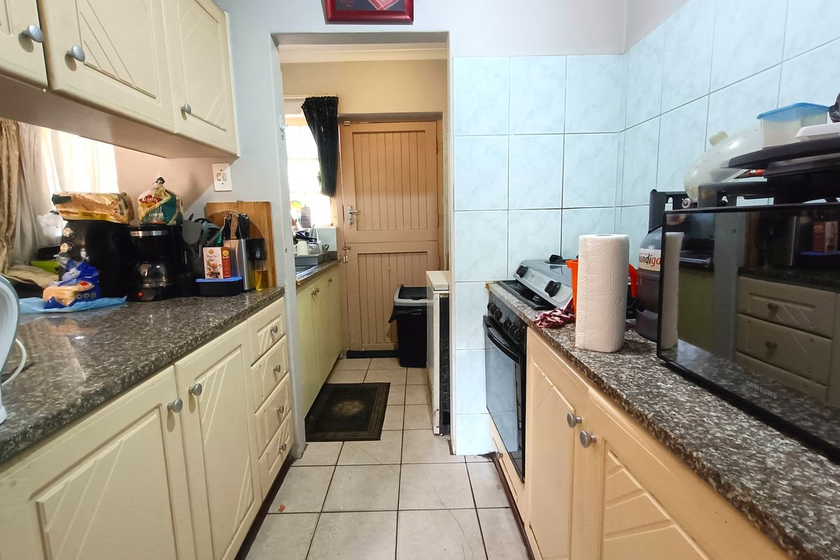 Elegant Simplicity in Prime Meerensee Location - Photo 2