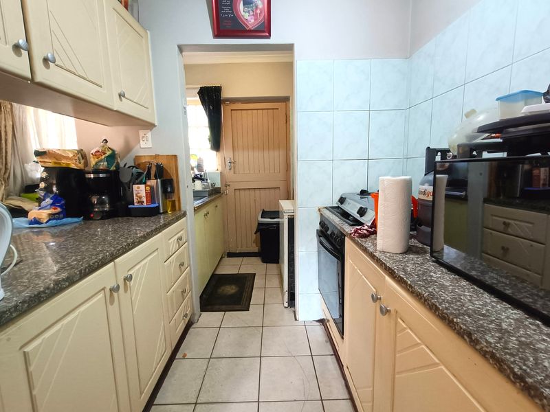 Elegant Simplicity in Prime Meerensee Location - Photo 2