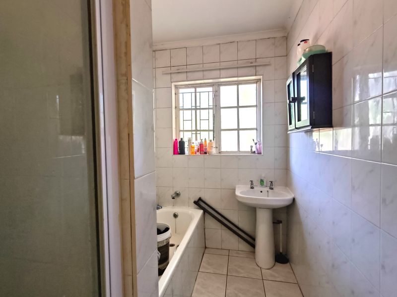 Elegant Simplicity in Prime Meerensee Location - Photo 7