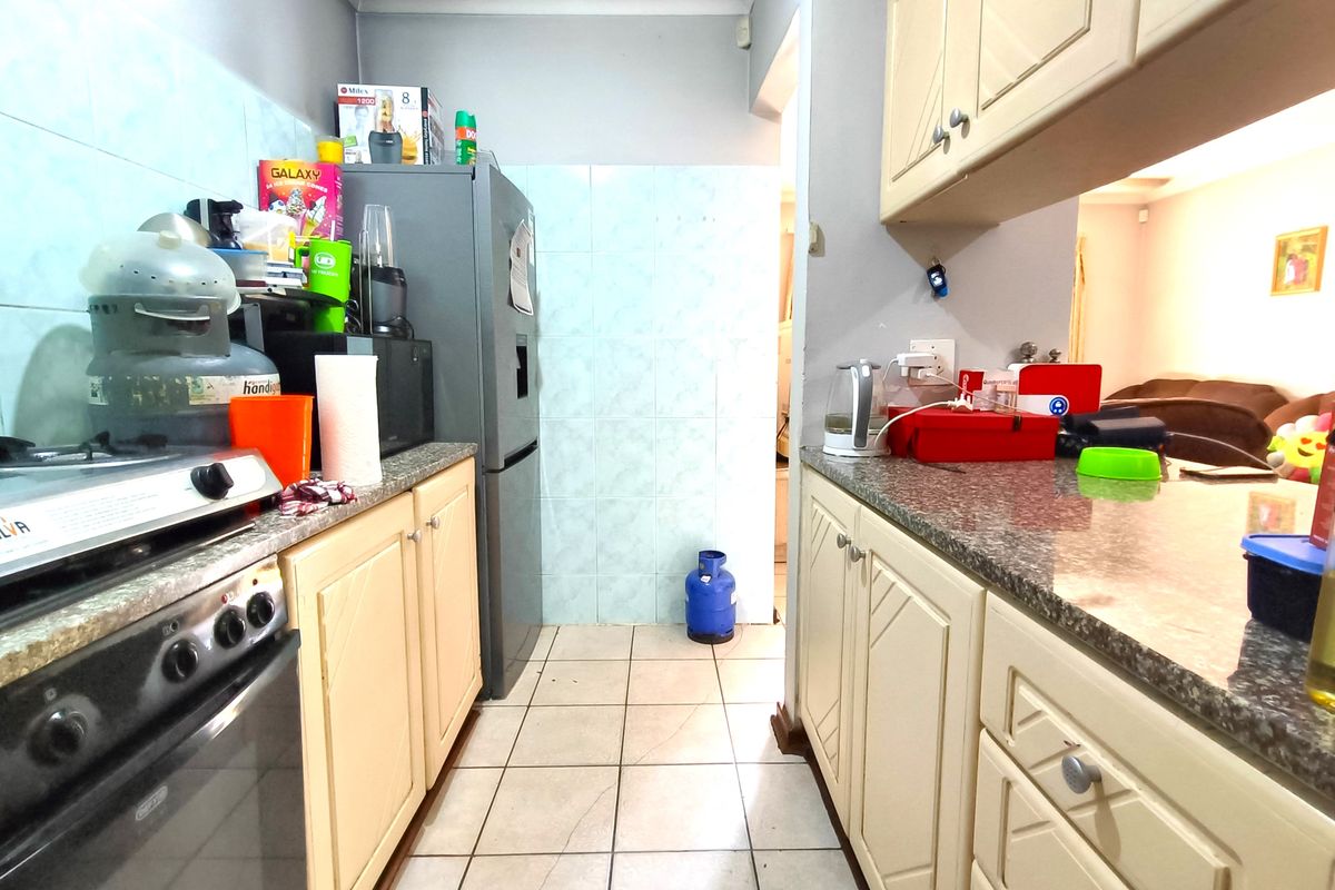 Elegant Simplicity in Prime Meerensee Location - Photo 3