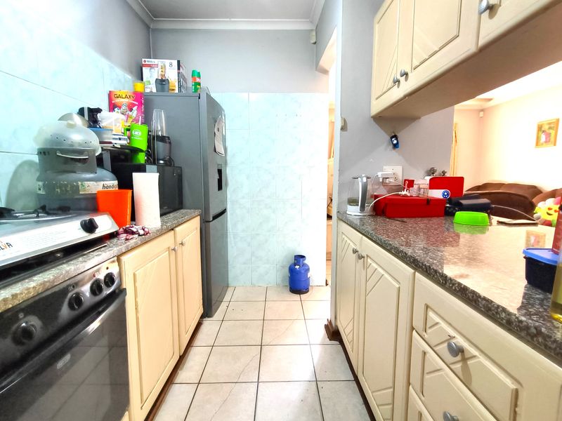 Elegant Simplicity in Prime Meerensee Location - Photo 3