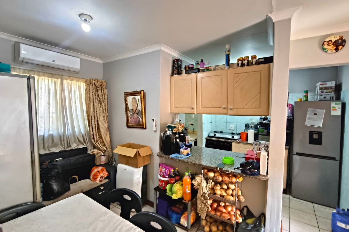 Elegant Simplicity in Prime Meerensee Location - Photo 4