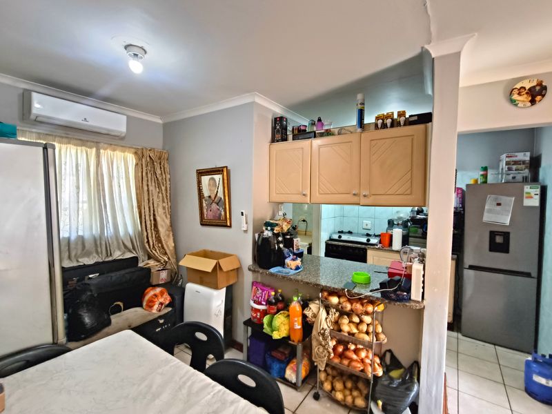 Elegant Simplicity in Prime Meerensee Location - Photo 4