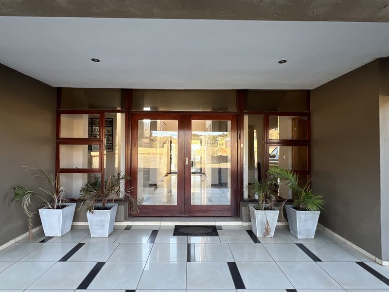 Luxury, Leisure & Limitless Space in Blue Saddle Ranches. - Photo 2