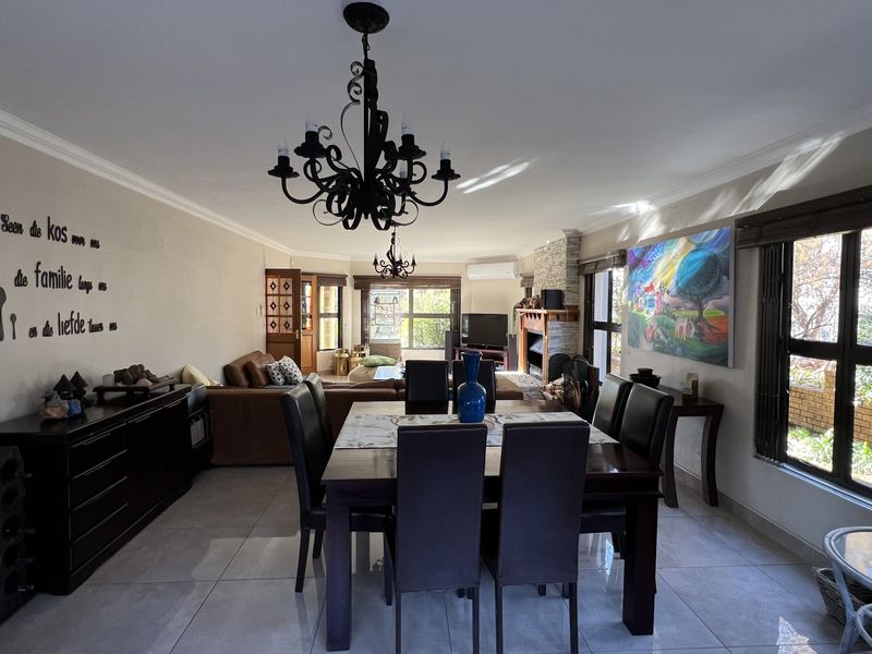 Smart Living Starts Here – Solar, Space & Security Included. - Photo 4