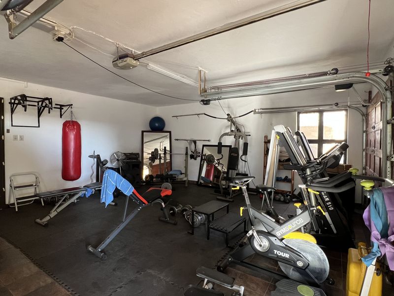 Smart Living Starts Here – Solar, Space & Security Included. - Photo 2