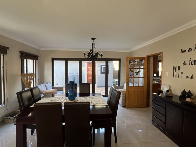 Smart Living Starts Here – Solar, Space & Security Included. - Photo 7